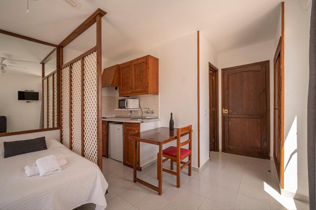 Estel Blanc Apartments - Adults Only Cala'N Blanes  Εξωτερικό φωτογραφία